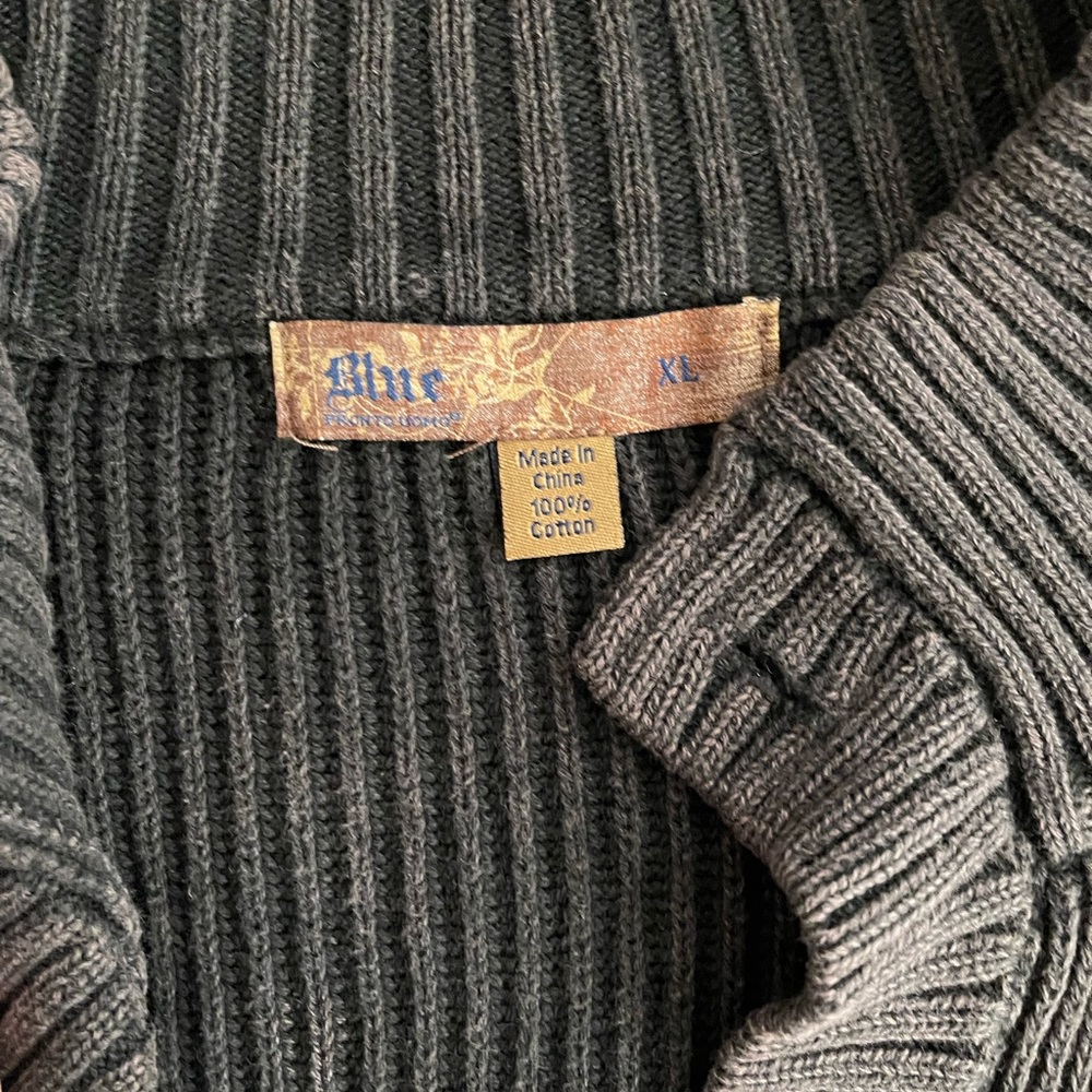 Button down sweater - Picture 2 of 3